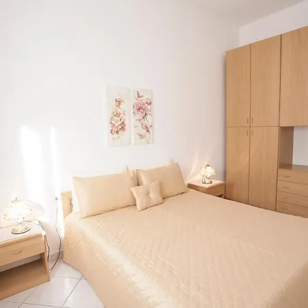 - Goelba Marciana Marina (Isola d'Elba)